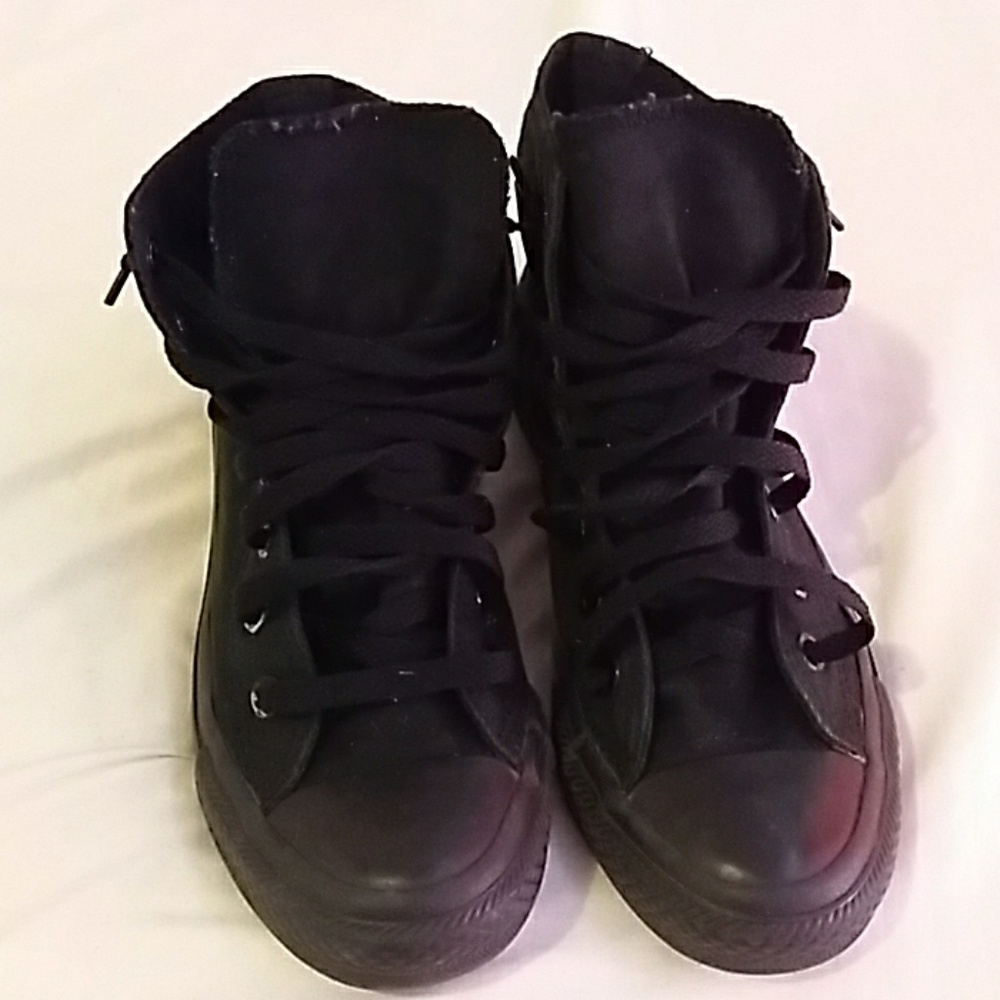 Black converse